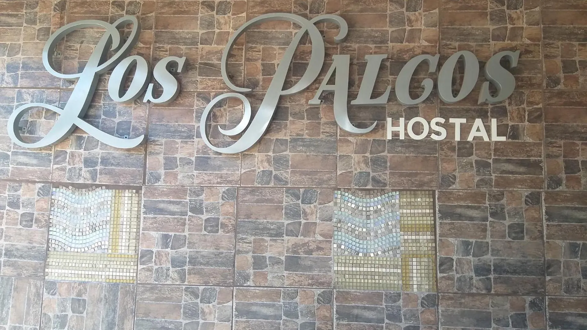 فندق Hostal Los Palcos كويتو